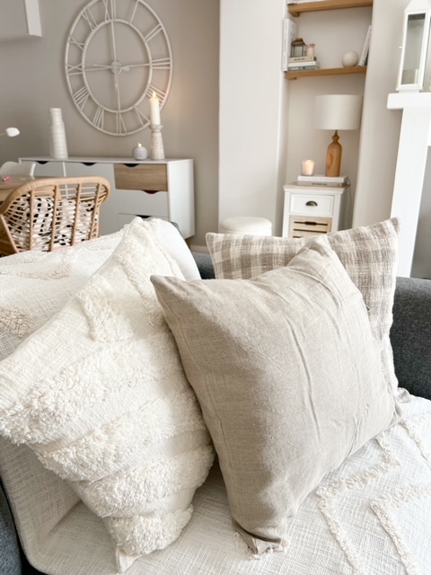 Modern farmhouse fashion couch pillows